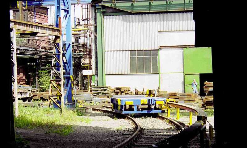 multiconductorem napájený železniční podvozek 